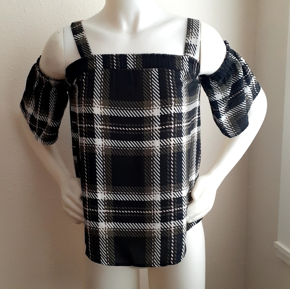 Candies cold shoulder blouse.size XS.